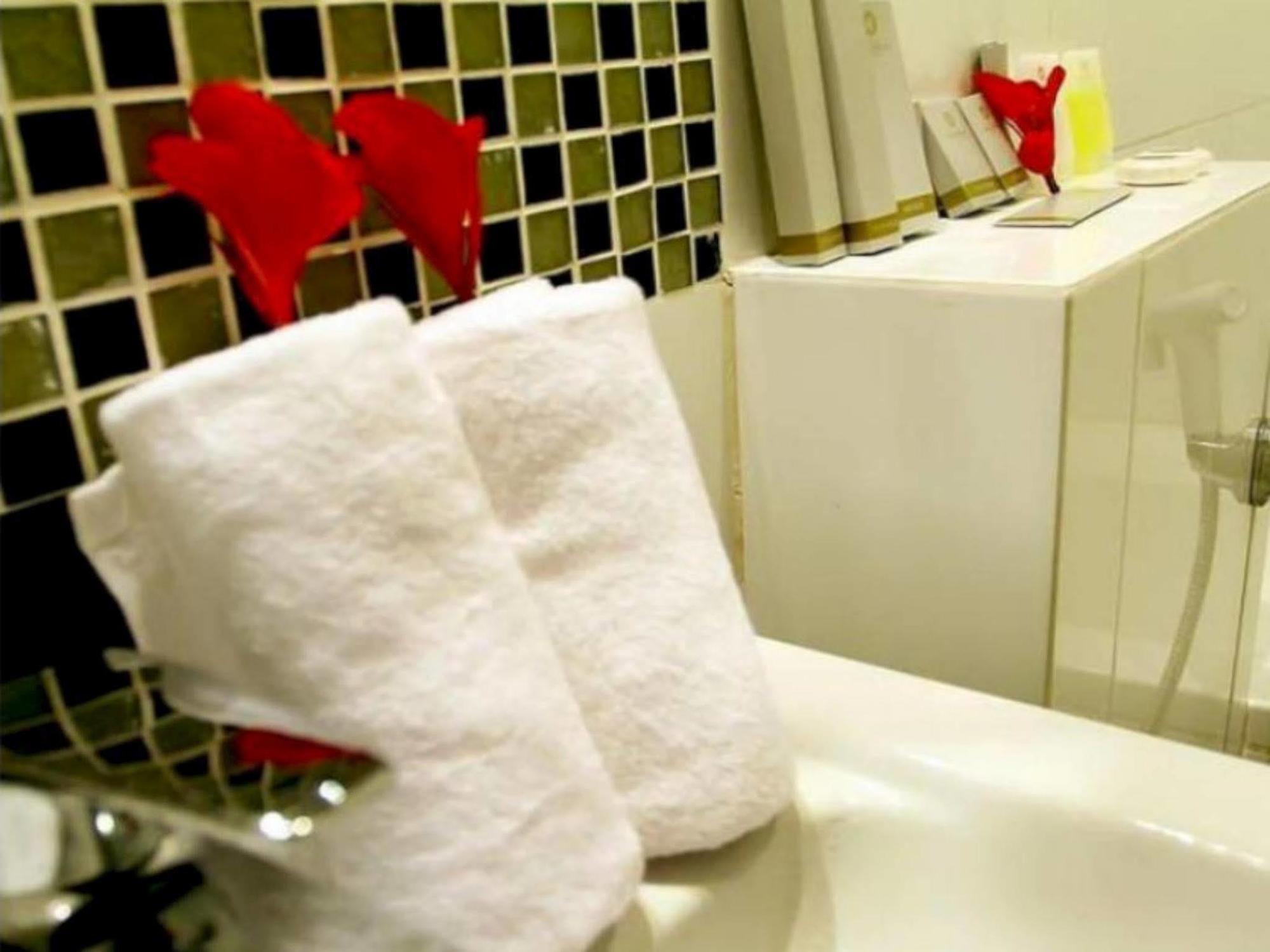 Grand Royal Bil Hotel Praya Ngoại thất bức ảnh